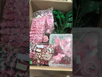 Restantenbox bomvol zijden, foam en mulberry [pols]corsages,, Ophalen of Verzenden, Nieuw