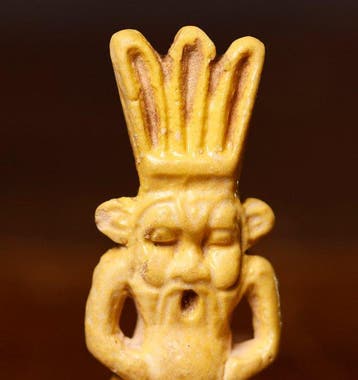 Oud-Egypte, Faience Grote amulet van de god Bes met Spaanse