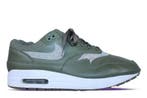 Nike Air Max 1 SE Olive Glitter • 43, Nike, Ophalen of Verzenden, Nieuw, Sneakers of Gympen