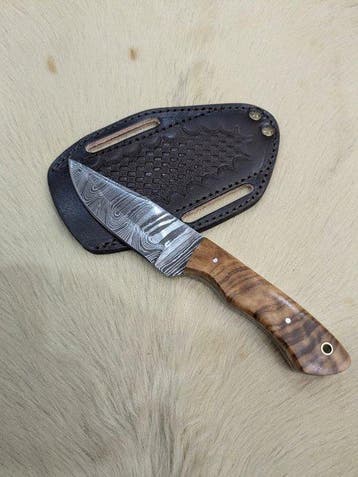 Handmade Damascus Steel Hunting Knife 219 with Wooden Handle