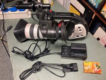 Canon DM-XL1S E with battery ,power adaptor ,MA-200 Dual XLR