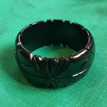 Bow and Crossbones, Fakelite Bangle., Verzenden, Nieuw
