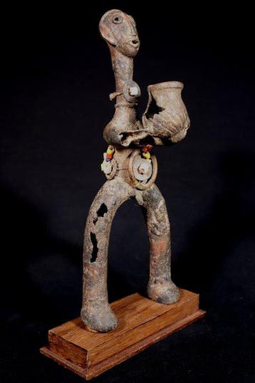 Figuur - Zeldzame pop op een sokkel - Brons - Namji - 28 cm