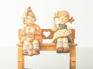 Goebel - M.I. Hummel - Figuur - Für Mutti / Nimble Fingers