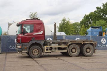 Veiling: Haakarmsysteem Vrachtwagen Scania P114CB6X4HZ Diese, Scania, Rood, BTW verrekenbaar, Handgeschakeld