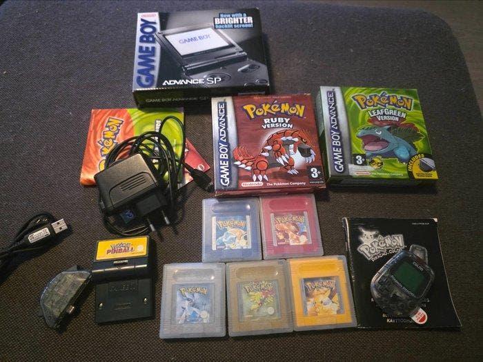 Nintendo - Gameboy Advance SP - met Pokémon cartridges -, Spelcomputers en Games, Spelcomputers | Overige Accessoires