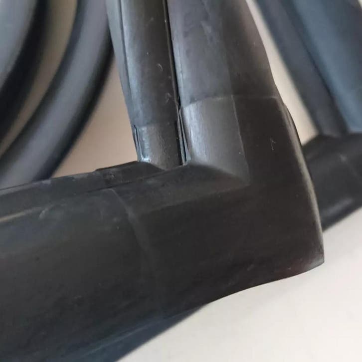Voorruit Rubber HOOG Mercedes Dudo Dubbellucht 508 608 407, Auto-onderdelen, Ruiten en Toebehoren, Nieuw, Herkomst onderdeel bekend