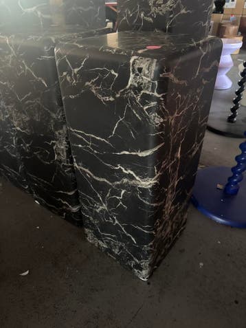 Polspotten Pillar Marble Look - S - Bijzettafel, Overige materialen, Minder dan 55 cm, Gebruikt, Ophalen of Verzenden