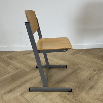 Eromes schoolstoel / stapelstoel zithoogte 46 cm,  Licht, Ophalen of Verzenden, Gebruikt, Hout, Eén