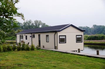 Last minute 7 of 8 augustus tot 14 woonboot huis Friesland, 2 slaapkamers, Overige typen, Internet, Landelijk