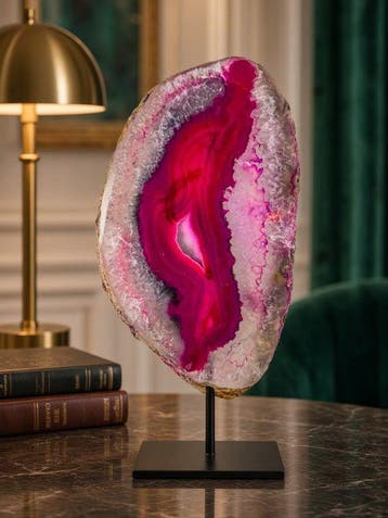 Agate - pink rock crystal geode on stand Geode - Hoogte: 280, Verzamelen