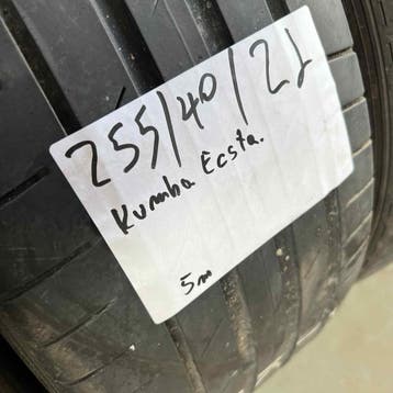 2 x Kumho Ecsta 255-40-21 Zomerbanden 5mm, Gebruikt, 255 mm, Band(en), Personenwagen