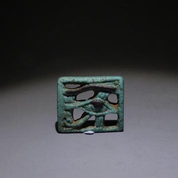 Oud-Egyptisch Faience Fijn Horus-oog, Wedjat. 2,2 cm L.