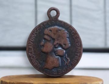 Metalen bedel Munt, rood koperkleur afm.  33 mm (Bedels), Ophalen of Verzenden, Nieuw, Kraal