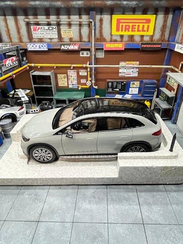 NZG 1:18 - Modelauto - Mercedes-Benz EQE SUV X294 -, Nieuw
