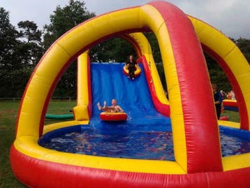 Waterattracties te huur!  Tobbedansbaan &amp; Buikschuifbaan, Ophalen of Verzenden, Zo goed als nieuw