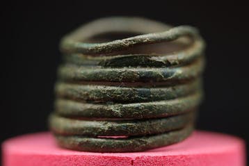 Bronstijd - (Urnfieldcultuur) - circulair Spiral Ring - 1.9