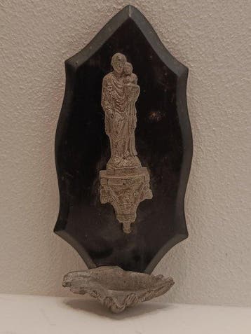Wijwatervat - 1850-1900, 1900-1930 - Raffiguratie van