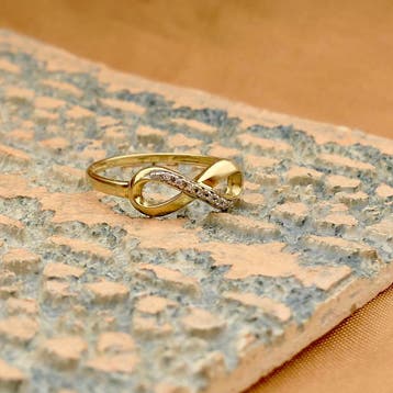 Gouden infinity ring met diamanten; 0,035 ct., Sieraden, Tassen en Uiterlijk, Ringen, Gebruikt, Ophalen of Verzenden, 17 tot 18