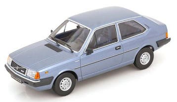 Triple9 1:18 - Modelauto - Volvo 343 GLS - 1982 - Blauw, Hobby en Vrije tijd, Nieuw