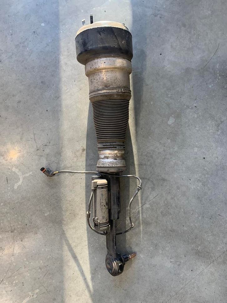 Mercedes W221 4matic schokdemper linksvoor A2213200238, Auto-onderdelen, Ophanging en Onderstel, Gebruikt, Mercedes-Benz