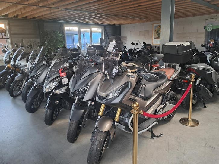 Ruim 100 motor scooters in de  winteraanbieding, Motoren, Motoren | Overige merken, Scooter, ABS, Cardan-aandrijving, Electronisch instelbare dempers
