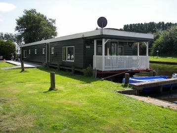 Vakantiehuis Woonboot vakantie in Friesland aan het water, Huisdier toegestaan, Overige typen, Landelijk, Friesland