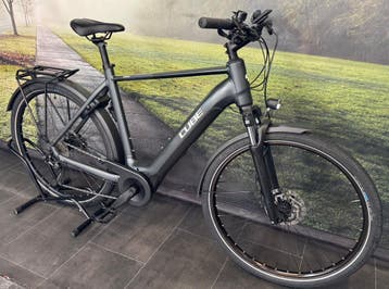 Cube Touring Elektrische Fiets - Bosch Middenmotor - 62CM, Ophalen of Verzenden, Zo goed als nieuw, Cube, 59 cm of meer