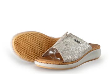 Fly Flot Slippers in maat 40 Beige, Kleding | Dames, Schoenen, Slippers, Verzenden, Beige, Zo goed als nieuw
