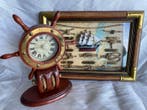 Maritieme objecten - Vintage marineschilderij en timon met
