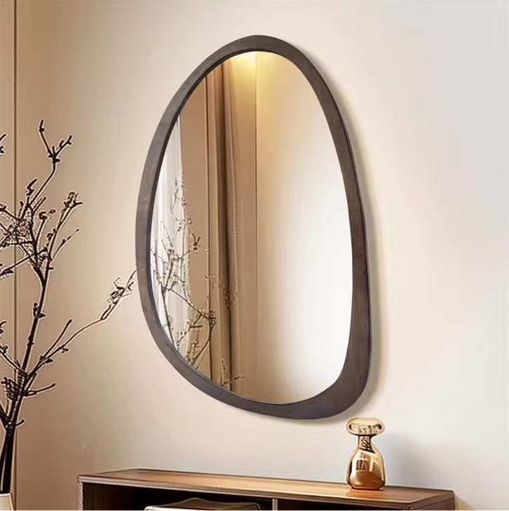 Asymmetrische Wandspiegel met Houten Frame, Huis en Inrichting, Badkamer | Badkamermeubels, Nieuw, Verzenden