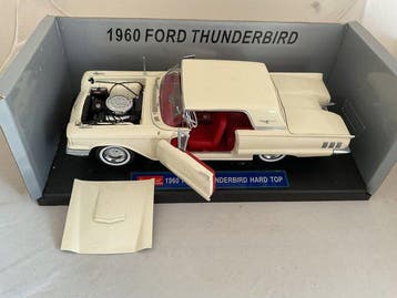 Sunstar 1:18 - Modelauto - 1960 Ford Thunderbird Hard Top, Nieuw