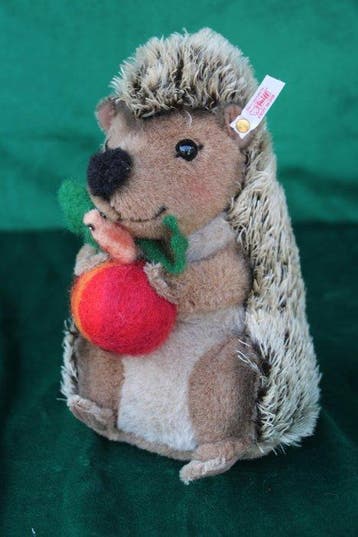 Steiff: Sigi de egel met appel, muziekwerk, 2008. -