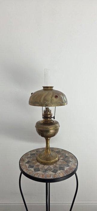 Parisian - Olielamp - in reliëf messing met gekleurde glazen