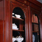Kolossale Franse mahonie Boekenkast of Servieskast met stati, Antiek en Kunst, Ophalen of Verzenden