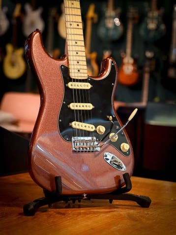 Fender Deluxe Roadhouse™ Strat® Pre-Owned, Muziek en Instrumenten, Snaarinstrumenten | Gitaren | Elektrisch, Ophalen of Verzenden