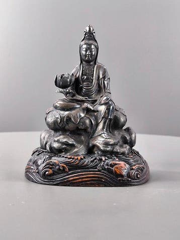 Oud-Chinees Brons Guanyin en koninklijke rust (Zizai
