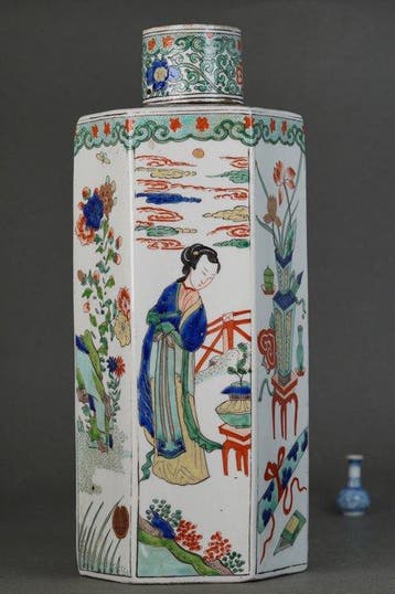 Kangxi (1662-1722) - Theepot - Dames met Bloemen, Rustige