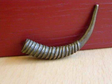 GOUDGEWICHT - HOORN - OMWIKKELD MET DRAAD - Abrammuo -