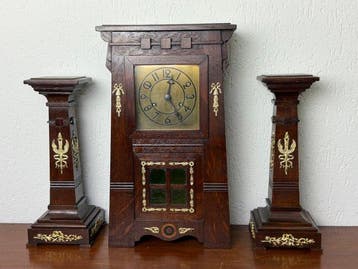 Klok en garnituur set (3) - Hout, Messing - 1900-1910 -, Antiek en Kunst