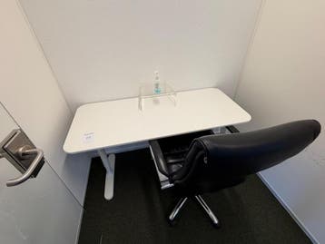 Online veiling: Bureau met bureaustoel, Nieuw in verpakking