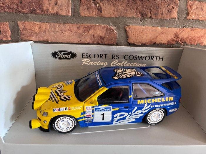 UT 1:18 - Modelauto - 1994 - Fors Escort RS Cosworth, Hobby en Vrije tijd, Modelauto's | 1:5 tot 1:12