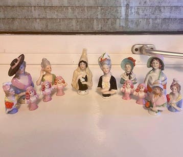 Beeldje - Porcelain half-dolls and small female busts (13) -