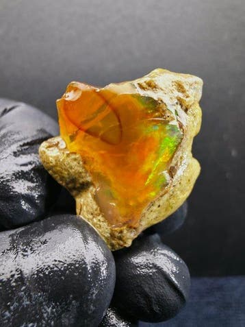 60ct Crystal Opal Specimen Ruw- 12 g