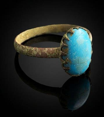 Middeleeuws Brons Zeldzame ring met originele blauwe