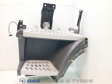 Opstap Links Volvo 82136982, Ophalen, Gebruikt, Volvo, Carrosserie en Plaatwerk