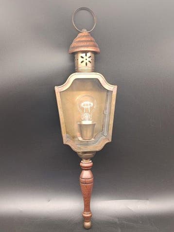 Lantaarn - Antieke wandlantaarn van messing en hout –