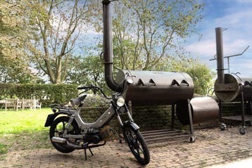 24 inch Barbecue Smoker Goldees style made by Grilltrailer, Tuin en Terras, Houtskoolbarbecues, Ophalen, Nieuw, Grilltrailer