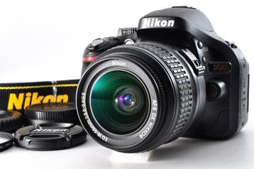 Nikon D5200 (Shutter Count : 2,920)  AF-S DX Nikkor, Nieuw