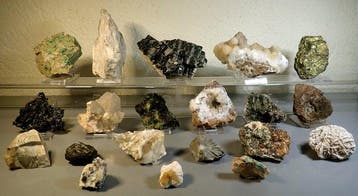 Mineralencollectie - Hoogte: 32 cm - Breedte: 25 cm- 3970 g